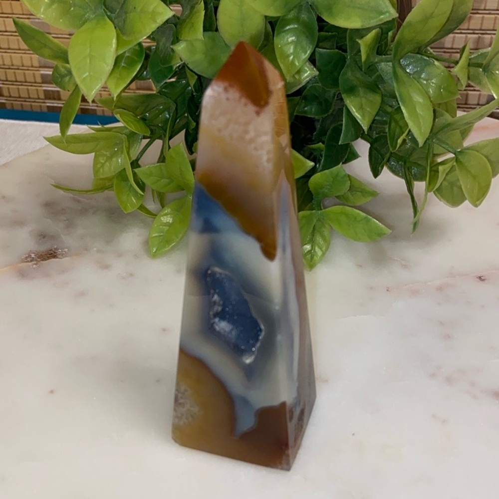Brown and Gray Agate Tower Home Decoration